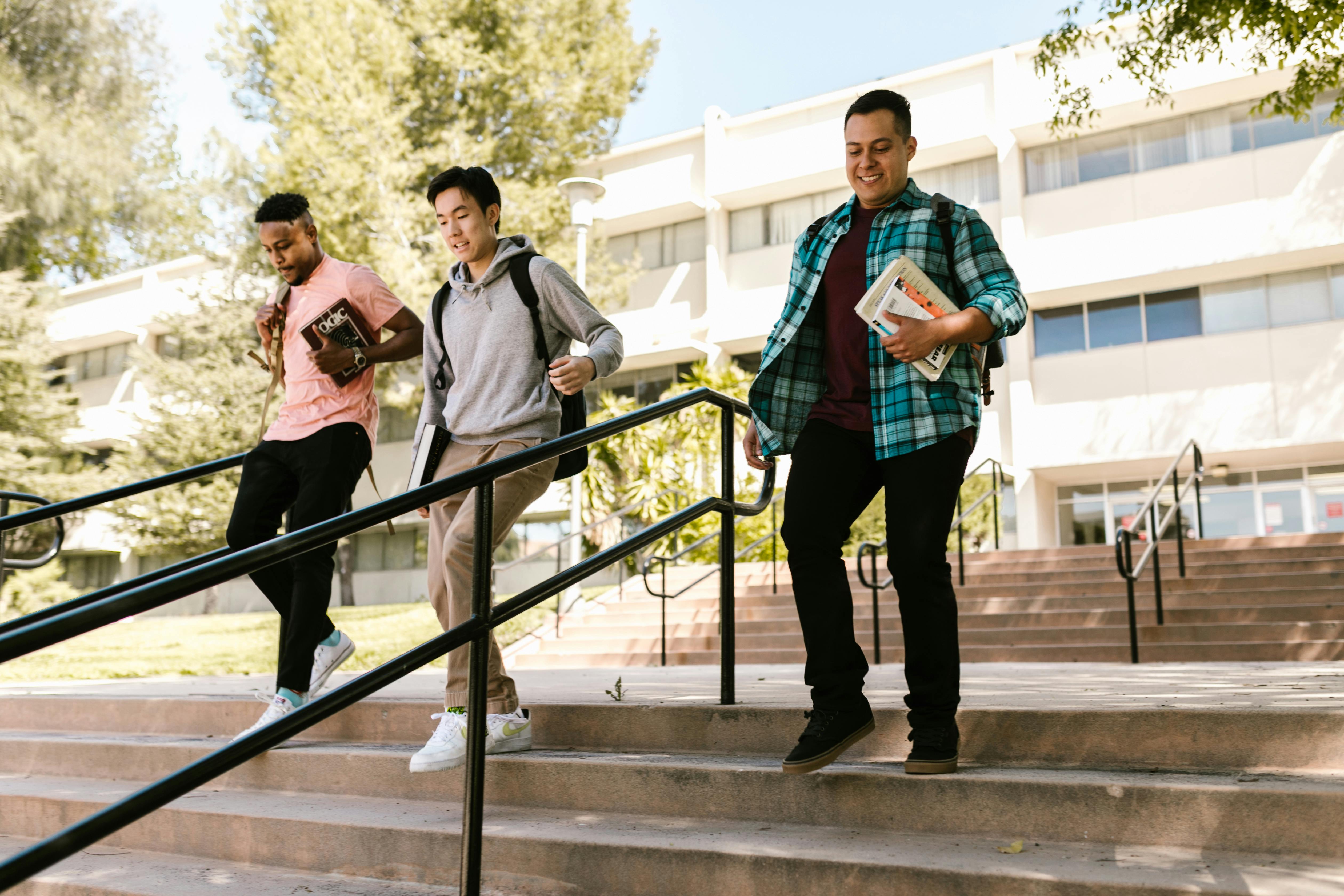 Illustration of a transfer student walking toward a university campus.